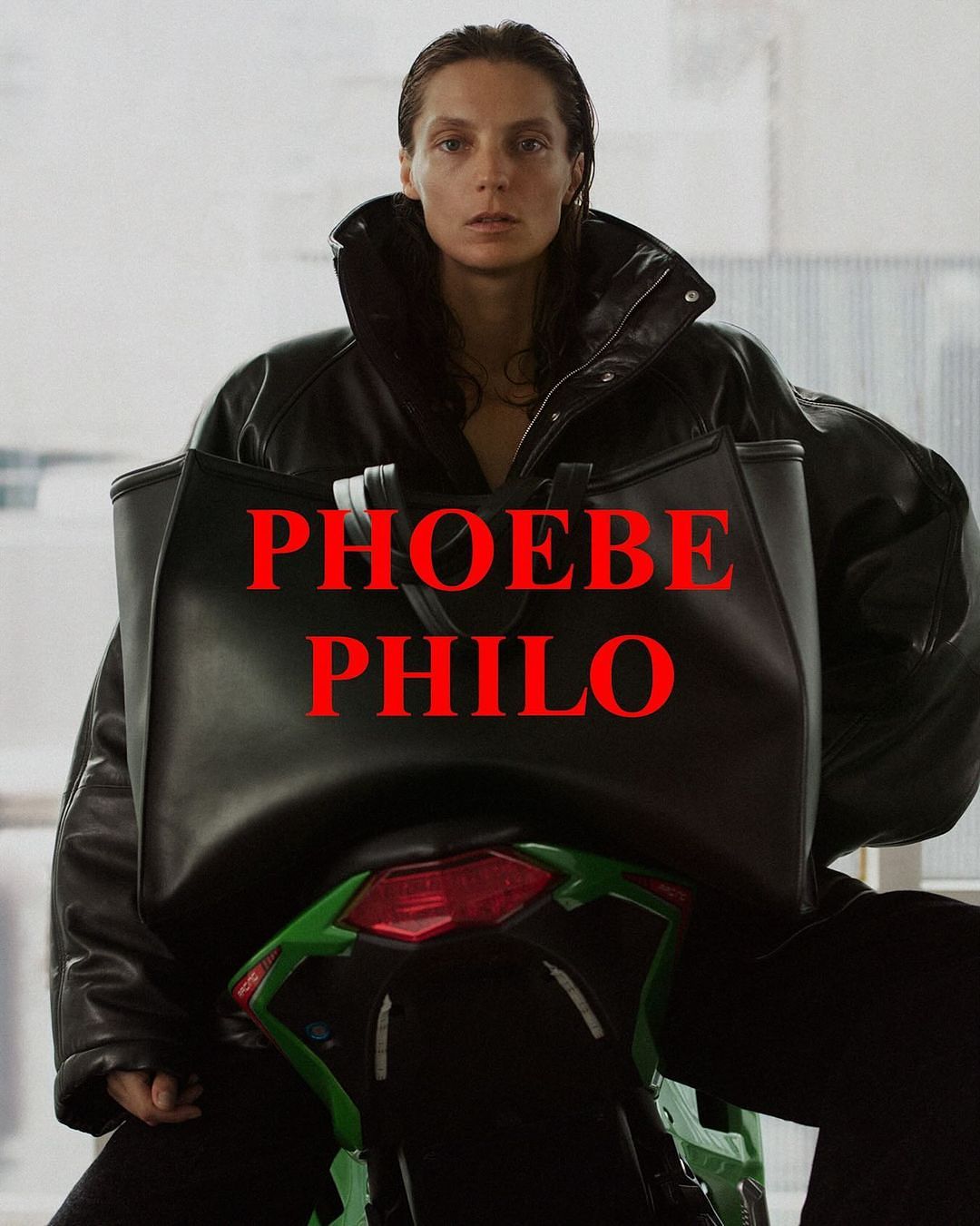 Celine前創意總監Phoebe Philo回歸！極簡時尚教母首波個人系列5件必知事，一上架就秒殺